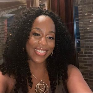 Meet your Posher, Chanel